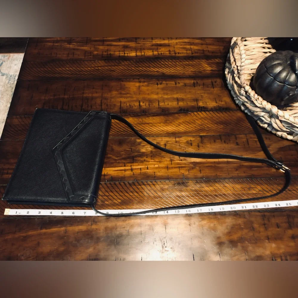 SOLD! Vintage YSL classic little black leather crossbody - Picture 7 of 8